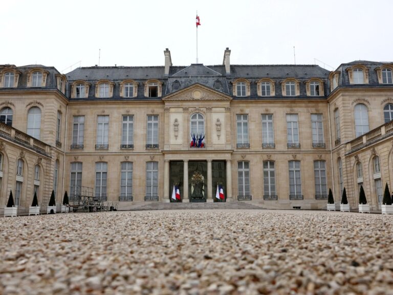 Verdachte die werkzaam was in Elysee paleis moet voor de rechter verschijnen wegens vermeende diefstal