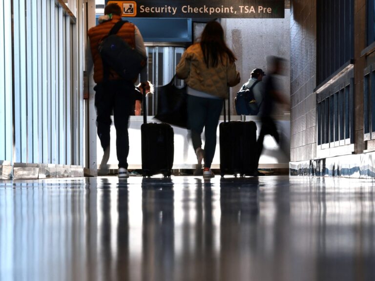 Waarom vereist de Amerikaanse overheid social media-gegevens van reizigers en wat houdt dit in?